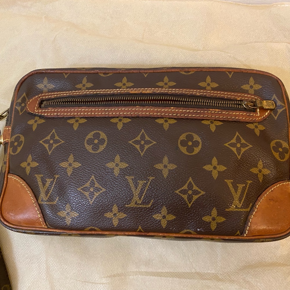 Authentic LV clutch